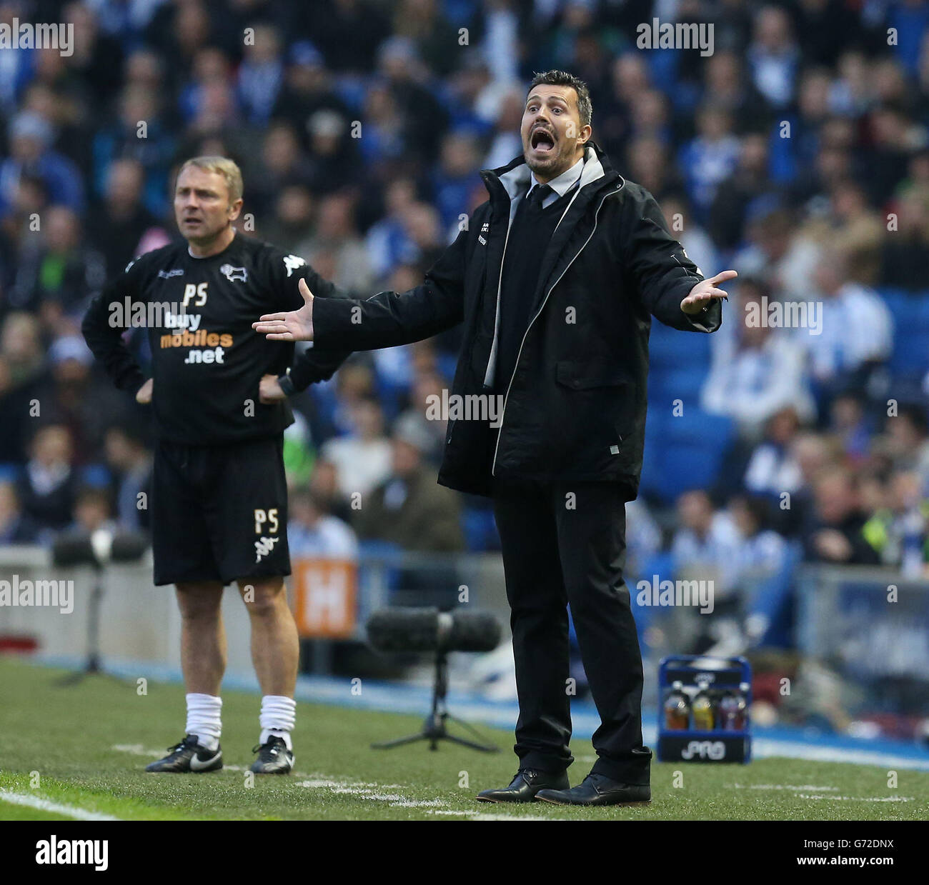 Football - championnat Sky Bet - finale - demi finale - première étape - Brighton et Hove Albion v Derby County - AMEX Stadium.Oscar Garcia, entraîneur de Brighton, lors du match de semi-finale du championnat Sky Bet au stade AMEX de Brighton. Banque D'Images