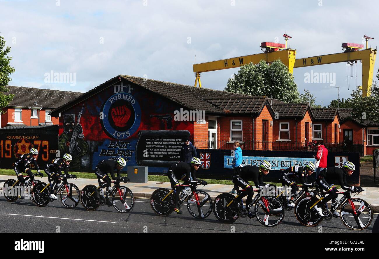 Cyclisme - 2014 Giro d'Italia - Stage 1 - Belfast.Team Colombia sur Newtownards Road à Belfast lors de la séance d'essais en temps d'équipe avant la première étape du Giro d'Italia 2014. Banque D'Images