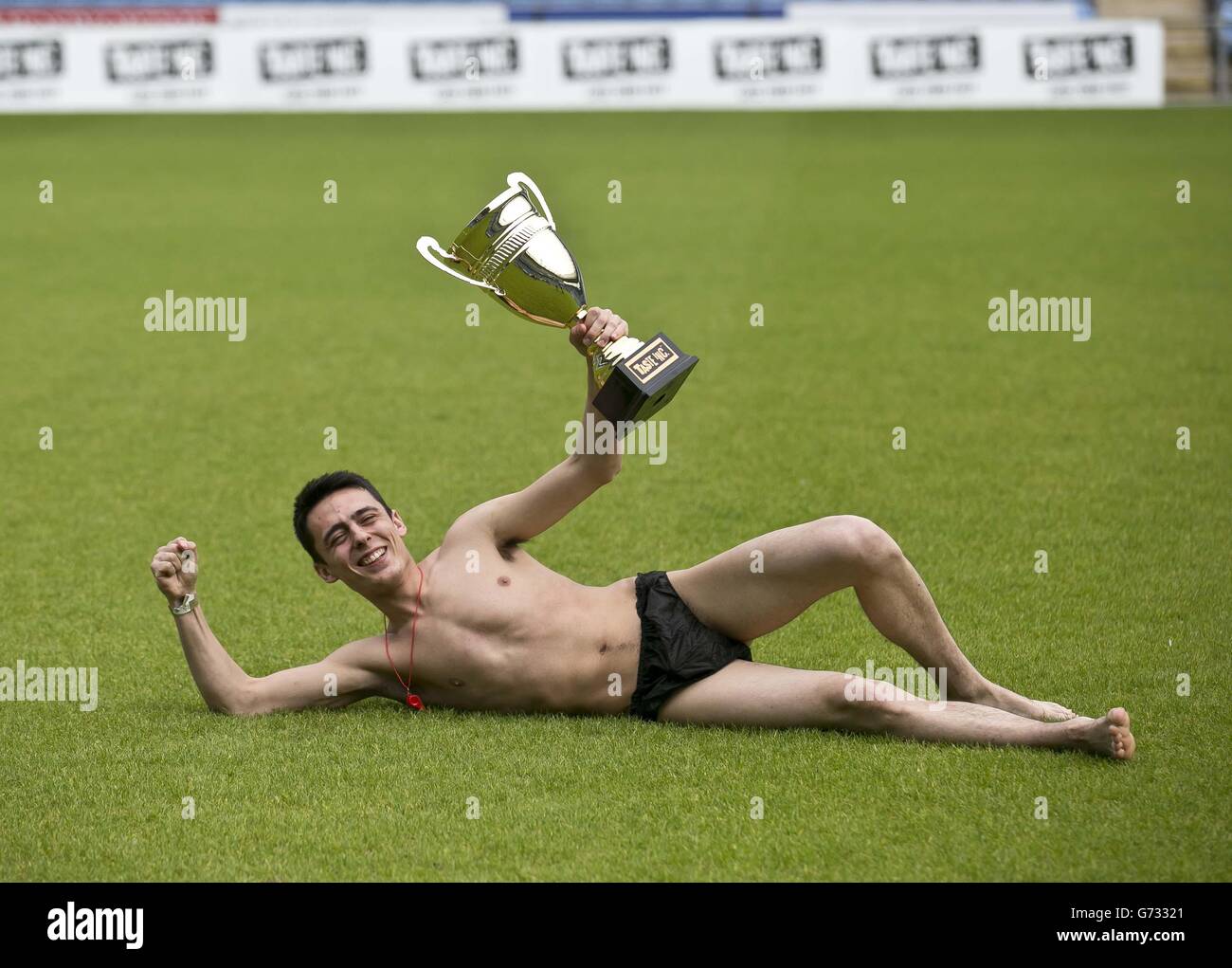 Le Concours National Streaker à la Ricoh Arena de Coventry, sponsorisé par la marque premium de snacking à micro-ondes, Taste Inc. En photo, est le gagnant Antony Dugan(21) de Telford qui remporte 2 billets pour Rio. Photo PA par Fabio de Paola Banque D'Images