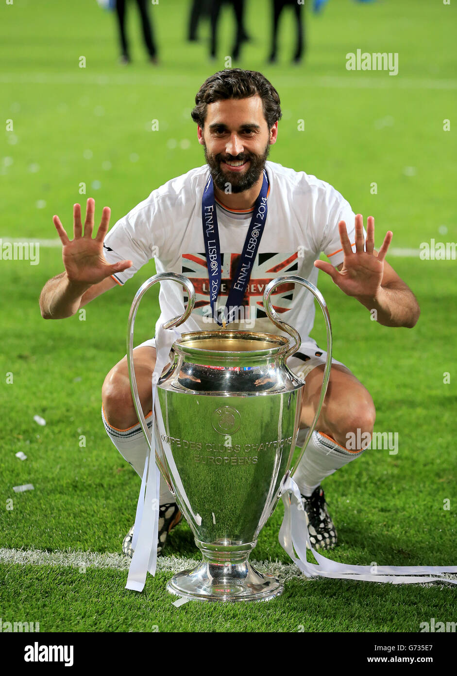 Daniel Carvajal du Real Madrid célèbre avec le trophée de la Ligue des Champions Banque D'Images