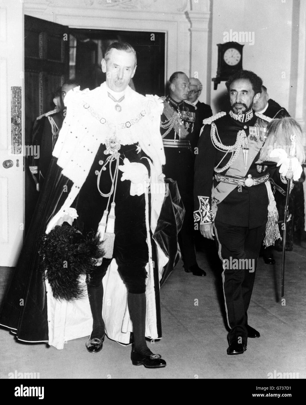 L'empereur Haile Selassie d'Éthiopa avec Sir Noel Bowater, Lord Mayor of London, à la Maison, où l'empereur était l'invité d'honneur lors d'un déjeuner donné par la City Corporation. Banque D'Images