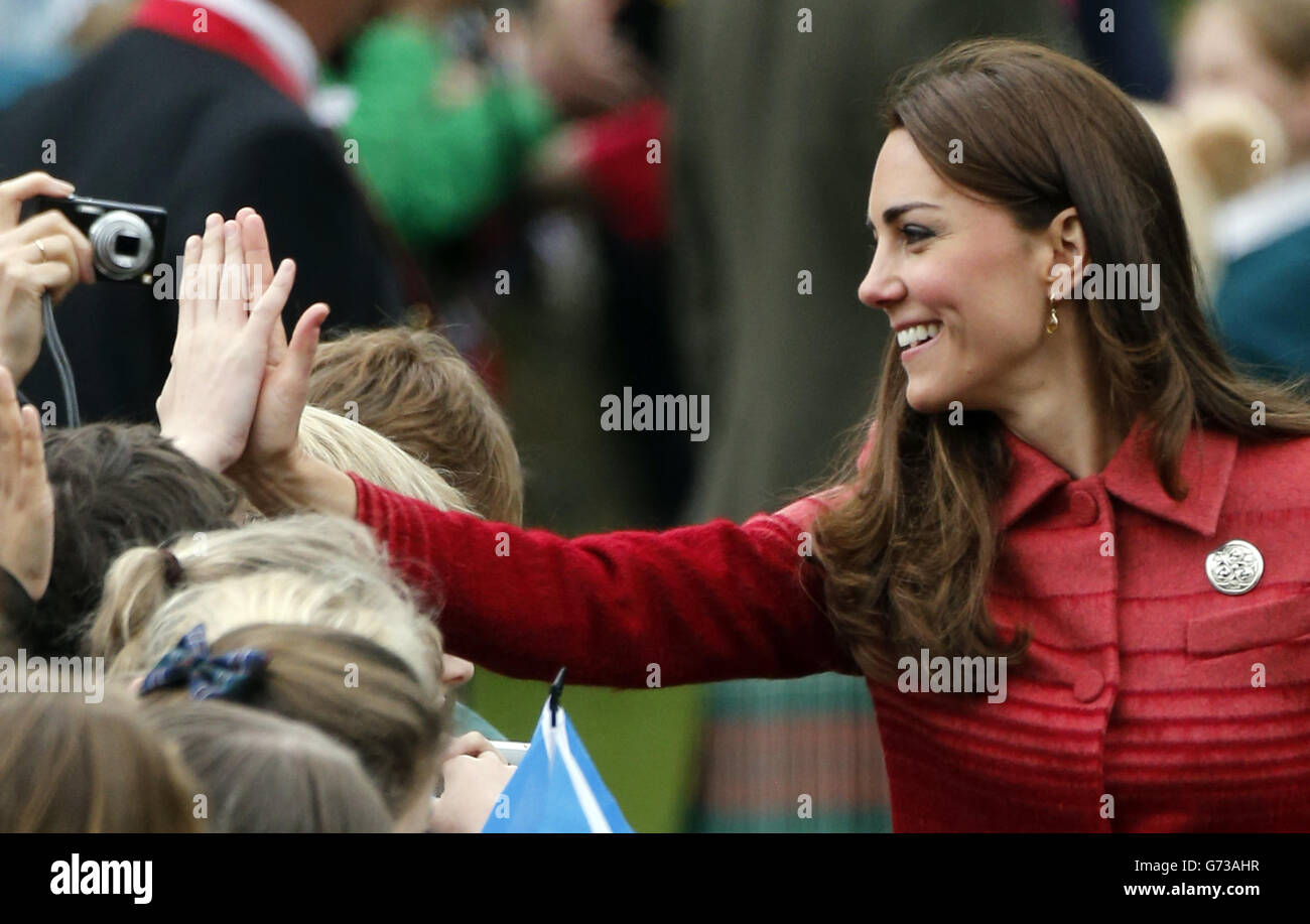 La duchesse de Cambridge arrive au parc MacRosty récemment restauré de Crieff, où l'année dernière les terrains ont été désignés un champ de la reine Elizabeth II pour la jouissance des résidents de Crieff et de la région environnante. Banque D'Images