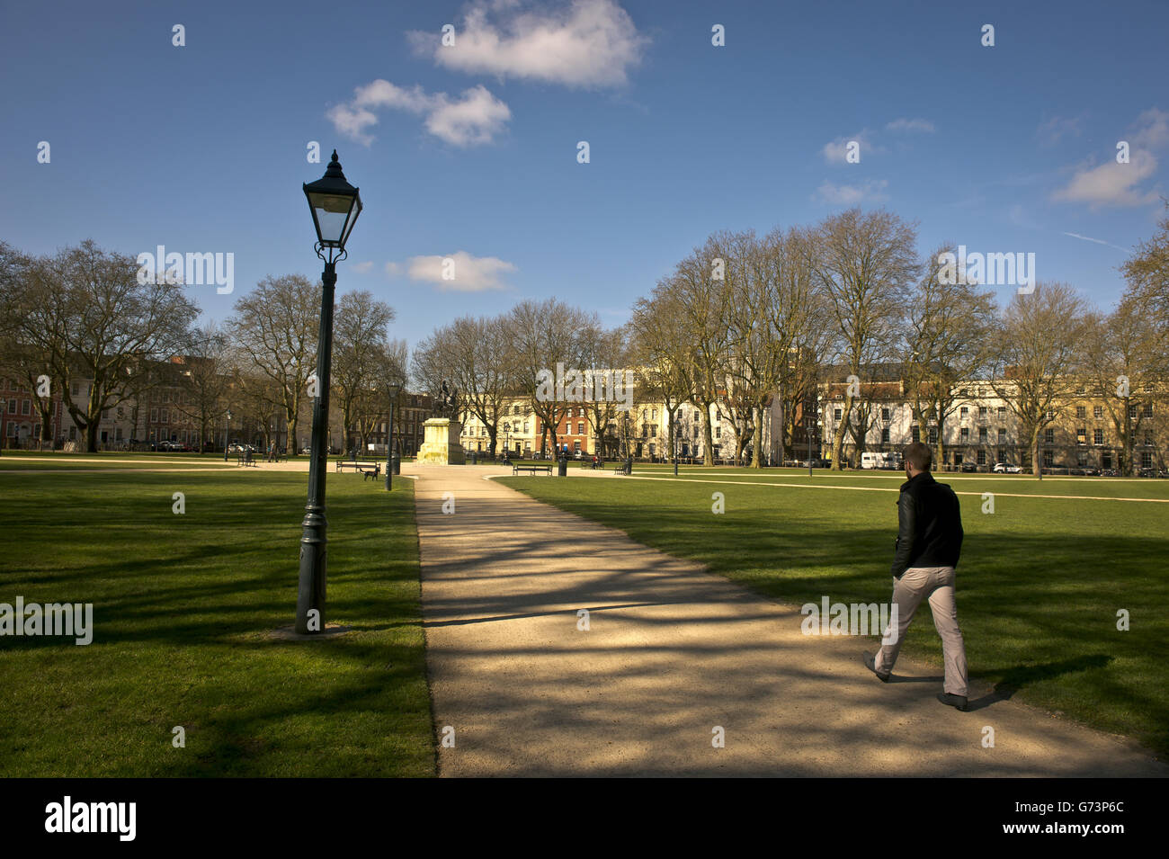 Queen Square, Bristol, qui est une place de jardin de 2.4 hectares dans le centre de Bristol, à l'origine une adresse résidentielle à la mode, il est maintenant principalement la maison d'affaires et dans le centre est une statue équestre idéalisée de William III par John Michael Rysbrack, moulé en 1733 et érigé en 1736 Banque D'Images