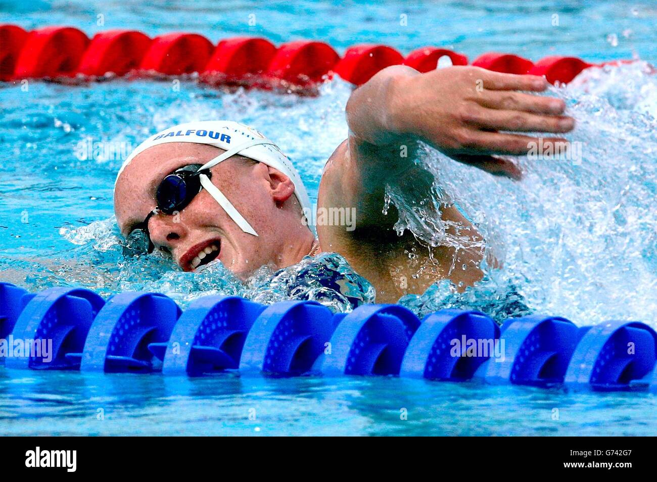 Kirsty Balfour Jeux olympiques d'Athènes 2004.Kirsty Balfour, Grande-Bretagne, pratique pendant la séance ouverte au centre aquatique d'Athènes. Banque D'Images