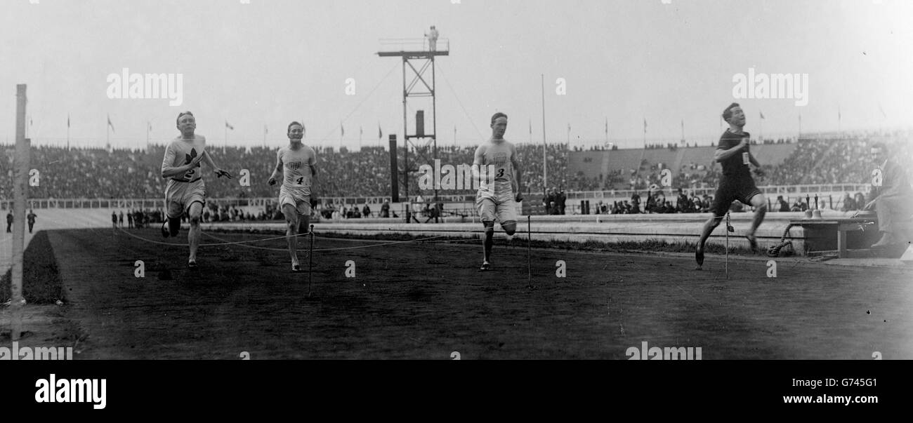 Reggie Walker remporte le 100m aux Jeux olympiques de 1908 à Londres. Banque D'Images