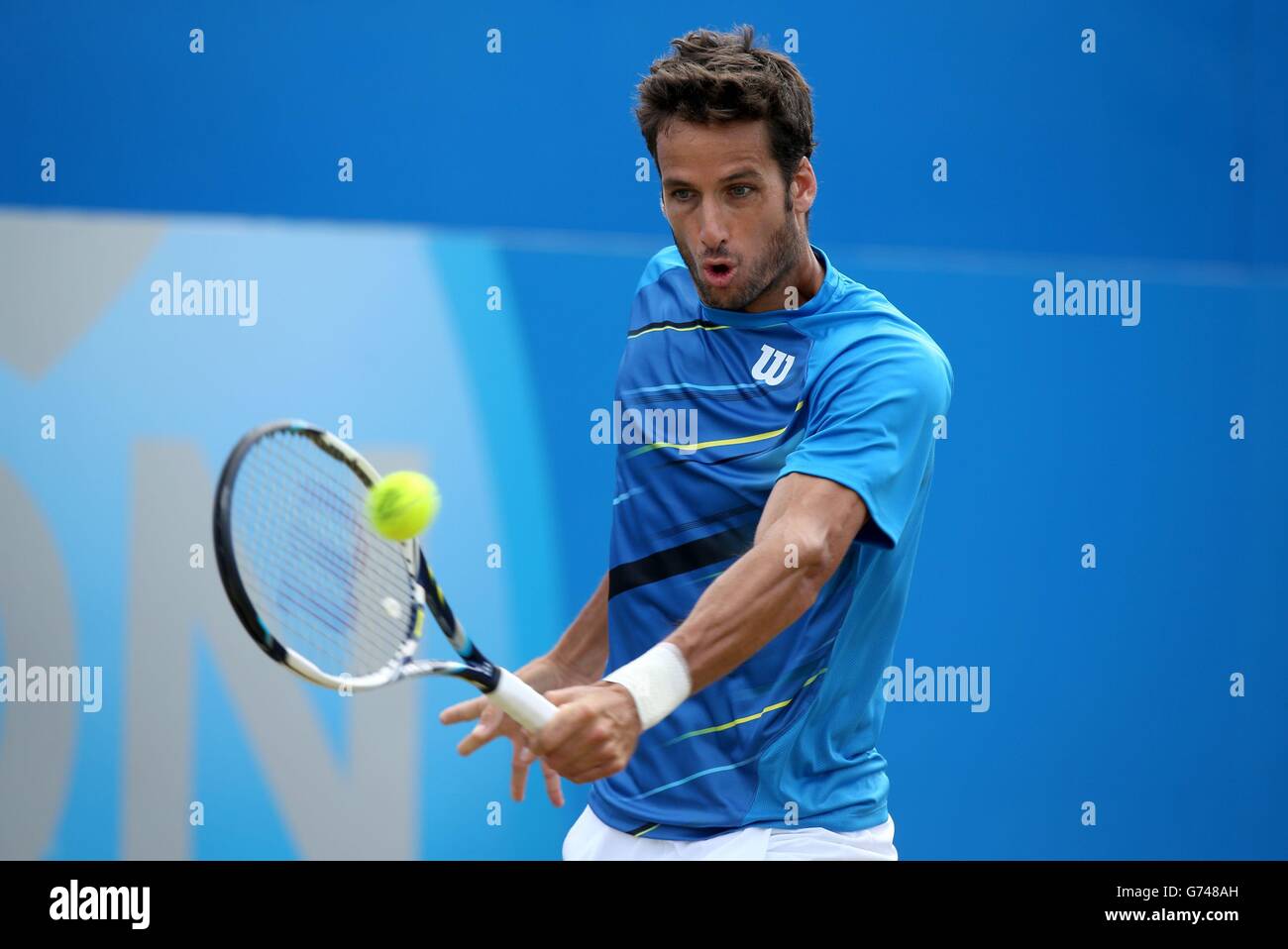 Feliciano Lopez revient à Tomas Berdych pendant les Championnats AEGON au Queen's Club de Londres. Banque D'Images