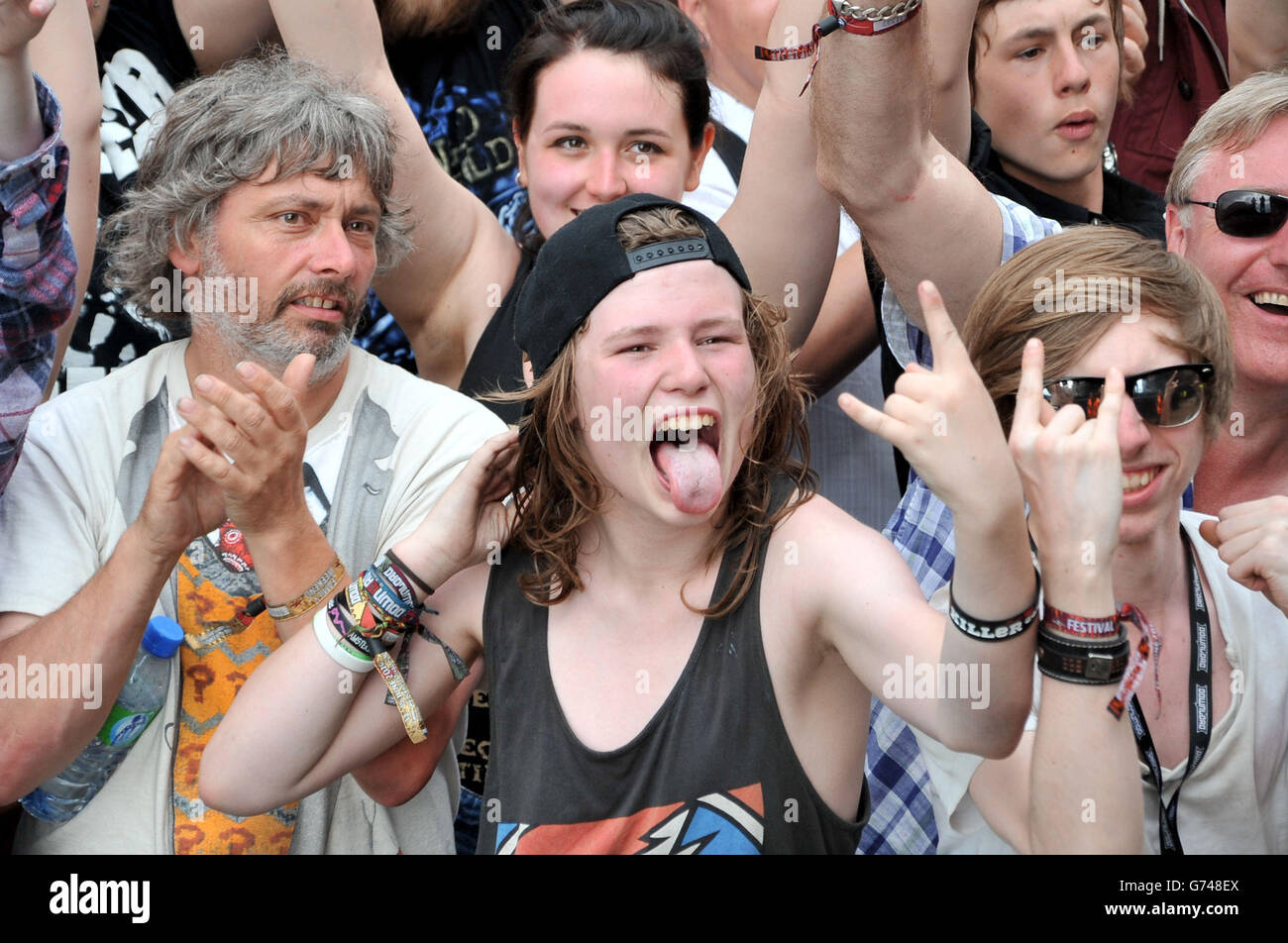 Les fans de rock pendant la première journée du festival de téléchargement 2014 à Donington Park. Banque D'Images
