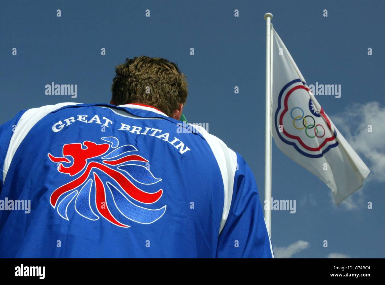 Marin Iain Percy dans le village olympique des athlètes à Athènes, Grèce. Beaucoup d'athlètes britanniques sont toujours dans des camps d'entraînement à Chypre et à Barcelone, mais ils commenceront à arriver avant la cérémonie d'ouverture de vendredi. Banque D'Images