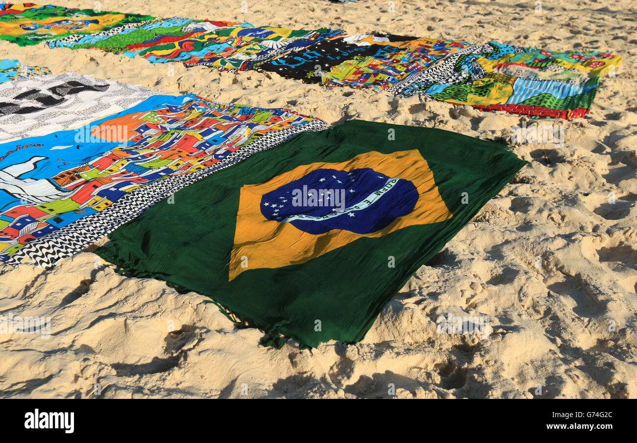 Une vue générale d'une serviette brésilienne sur la plage d'Ipanema à Rio  de Janeiro, Brésil. APPUYEZ SUR ASSOCIATION photo. Date de la photo:  Mercredi 25 juin 2014 crédit photo devrait se lire: