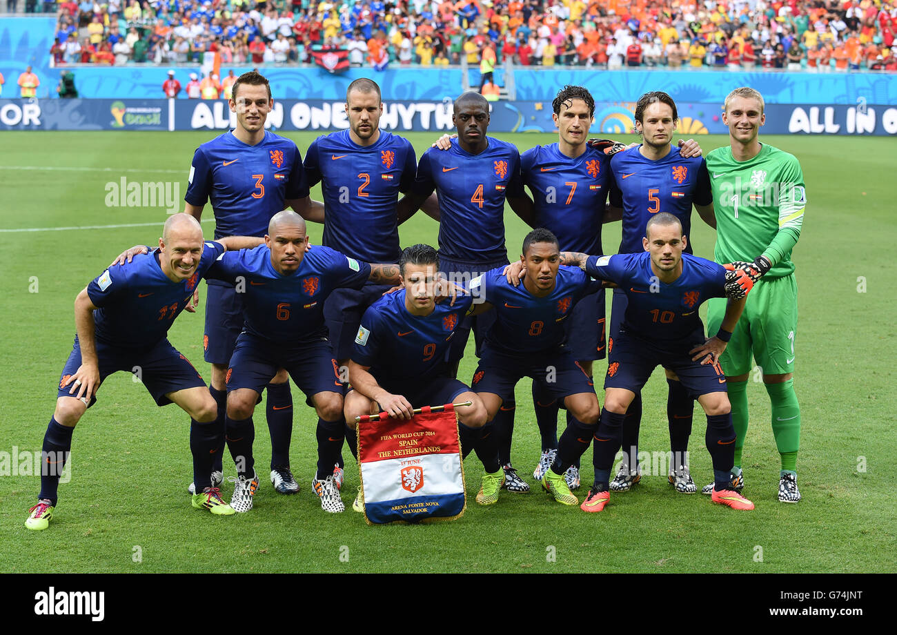 Football - coupe du monde de la FIFA 2014 - Groupe B - Espagne / pays-Bas -  Arena fonte Nova. Groupe d'équipe des pays-Bas Photo Stock - Alamy