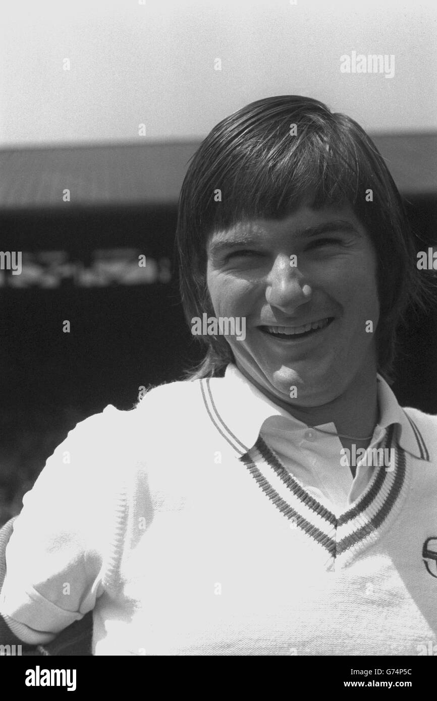 Jimmy Connors, d'Amérique, avant le match du court-N°1 contre Raul Ramirez, au Mexique, aux championnats de tennis de pelouse au All-England Club, Wimbledon. Banque D'Images