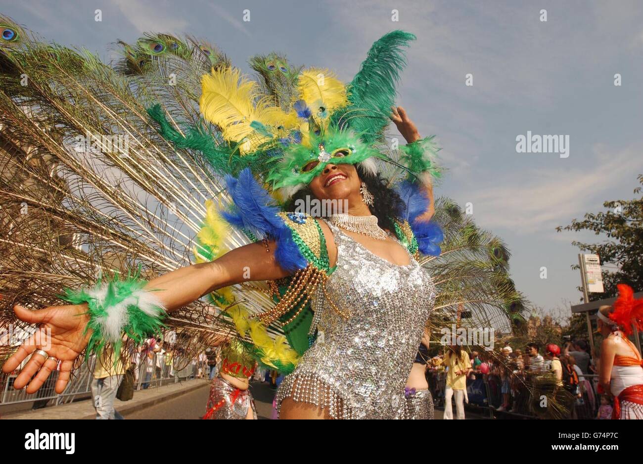 Le festival international d'Édimbourg commence à Edimbourg avec un spectaculaire cavalcade le long de la célèbre Princes Street d'Édimbourg. Le plus grand festival d'arts du monde, était officiellement en cours. Le 58e Festival Fringe d'Édimbourg va voir plus de 25,000 représentations de près de 1,700 spectacles dans un record de 236 lieux à travers la ville. Et un tiers des actes tiendront leur première mondiale dans la capitale écossaise au cours des trois prochaines semaines. Banque D'Images