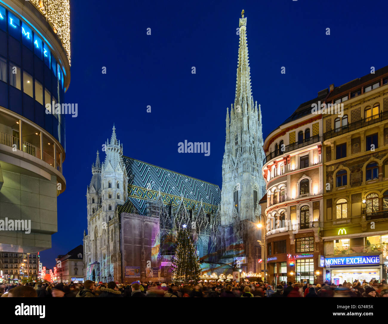La Cathédrale Saint-Étienne avec Marché de Noël à la Stephansplatz, quitté la Haas-Haus, Wien, Vienne, Autriche, Wien, 01. Banque D'Images