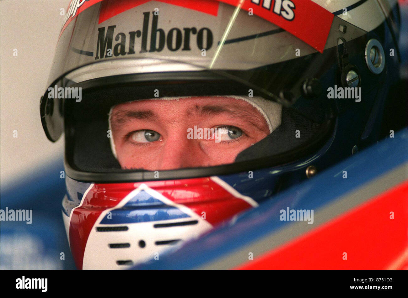 Jos Verstappen garde un œil sur les temps pendant les qualifications Pour le Grand Prix japonais Banque D'Images