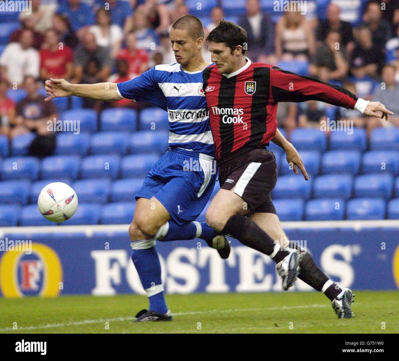 Jonathan Sport Football Action Steve Sidwell Jonathan Macken Banque De jonathan-sport-football-action-steve-sidwell-jonathan-macken-banque-de