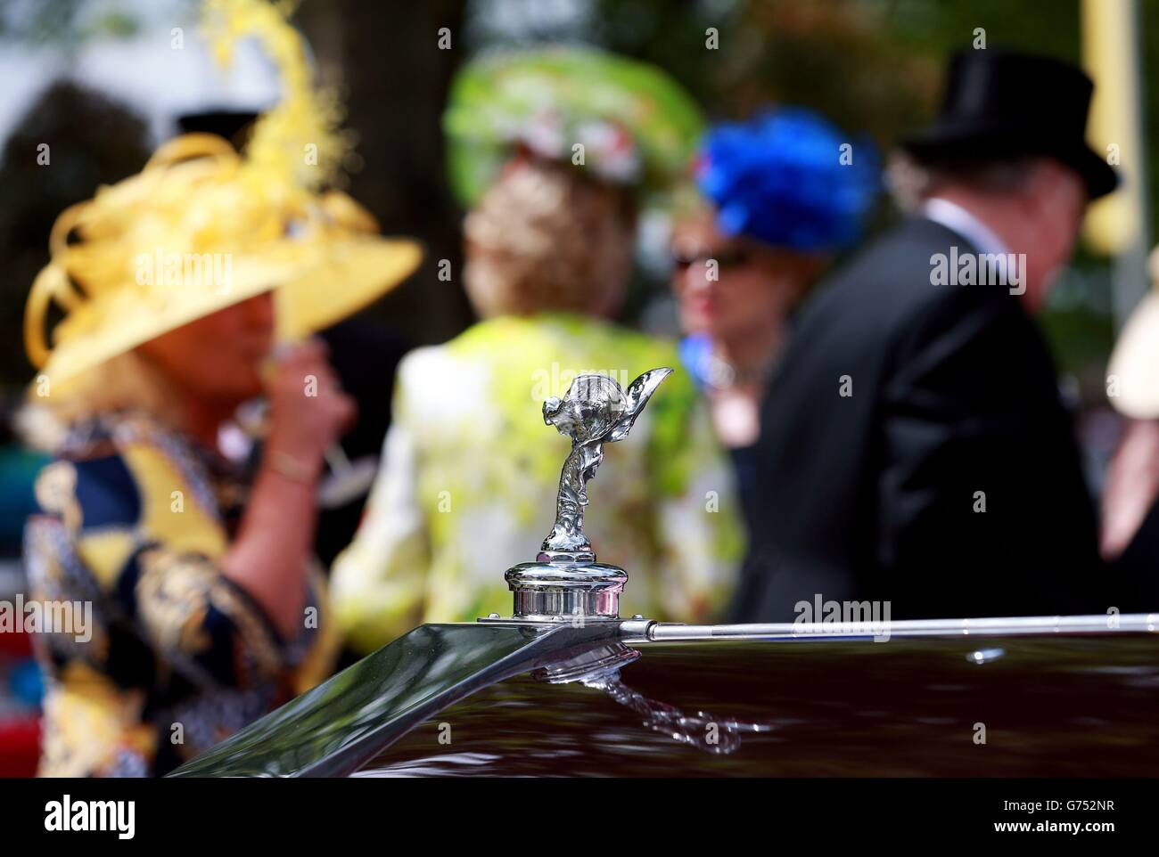 Courses hippiques - Réunion Royal Ascot 2014 - deuxième jour - Hippodrome d'Ascot.Une royce Vintage Rolls dans le parking pendant le deuxième jour de la réunion Royal Ascot 2014 à l'hippodrome d'Ascot, Berkshire. Banque D'Images