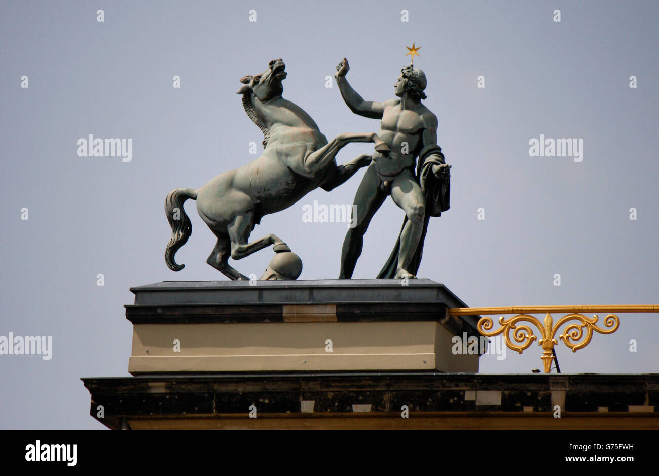 Skulptur vor der alten Nationalgalerie, Berlin-Mitte. Banque D'Images