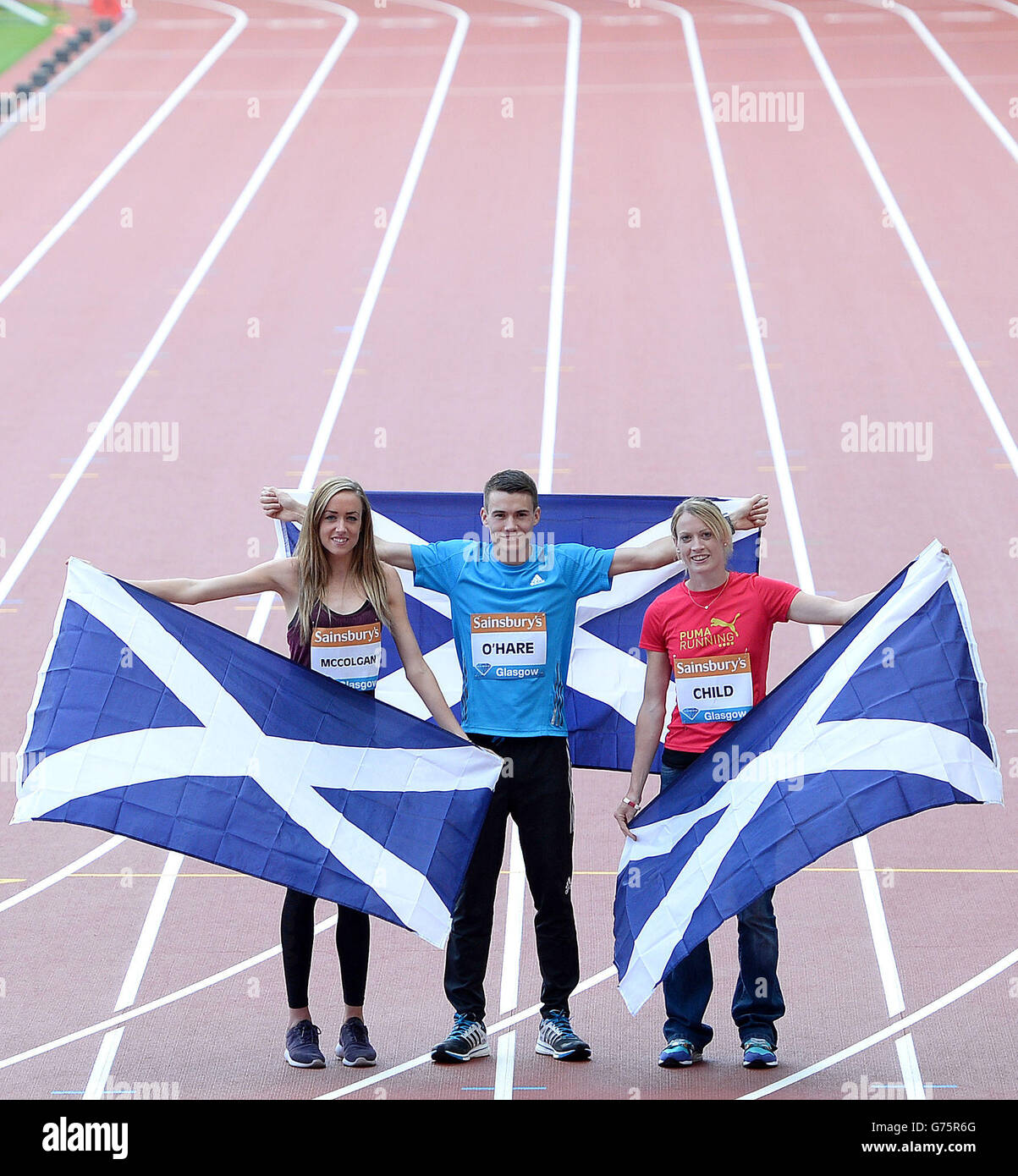 Eilish McColgan, Chris O'Hare et Eilidh Child, en Écosse (gauche-droite), posent pour des photos, lors d'une séance photo au parc Hampden, à Glasgow. Banque D'Images