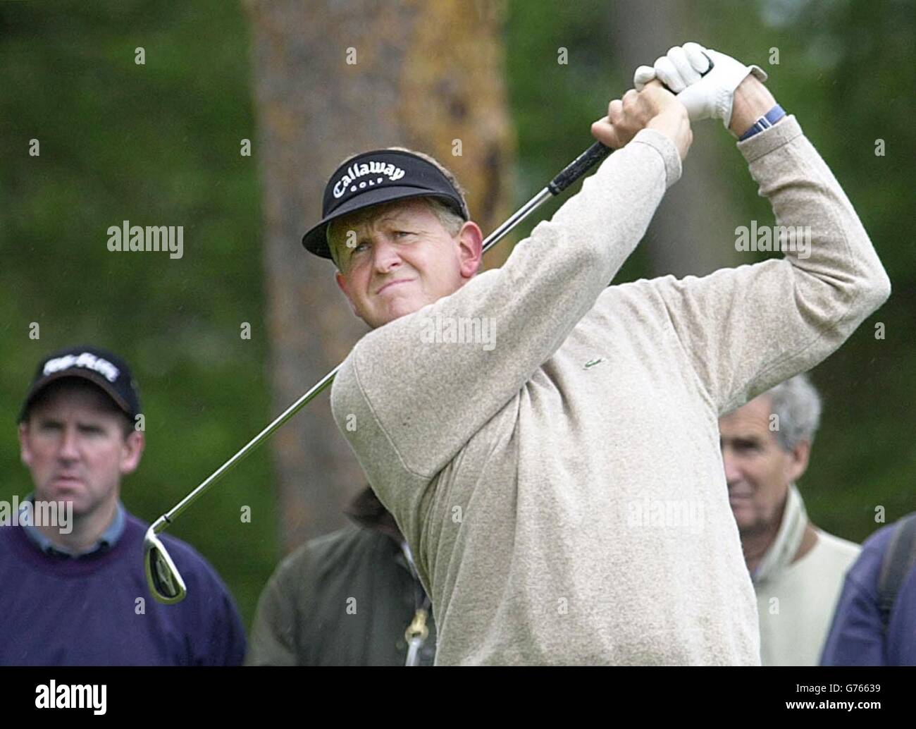 Colin Montgomerie, en Écosse, débarque du 8e trou, pendant les Victor Chandler British Masters au Marquess course, Woburn Golf and Country Club, Berkshire. Banque D'Images