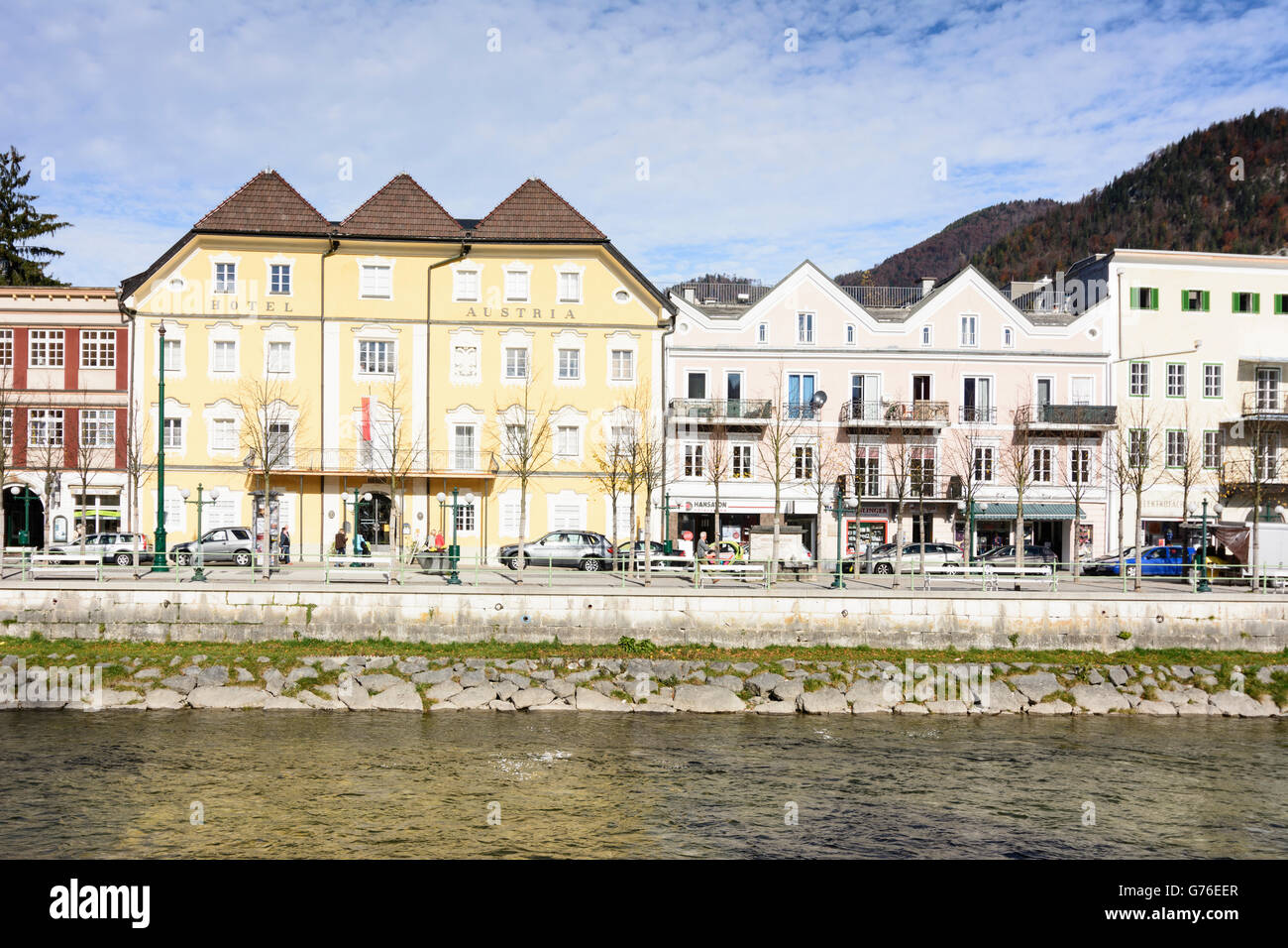Esplanade avec l'ancien Hôtel Autriche (aujourd'hui musée de la ville ) sur Traunufer, Bad Ischl, Autriche, Niederösterreich, Autriche supérieure, Salz Banque D'Images