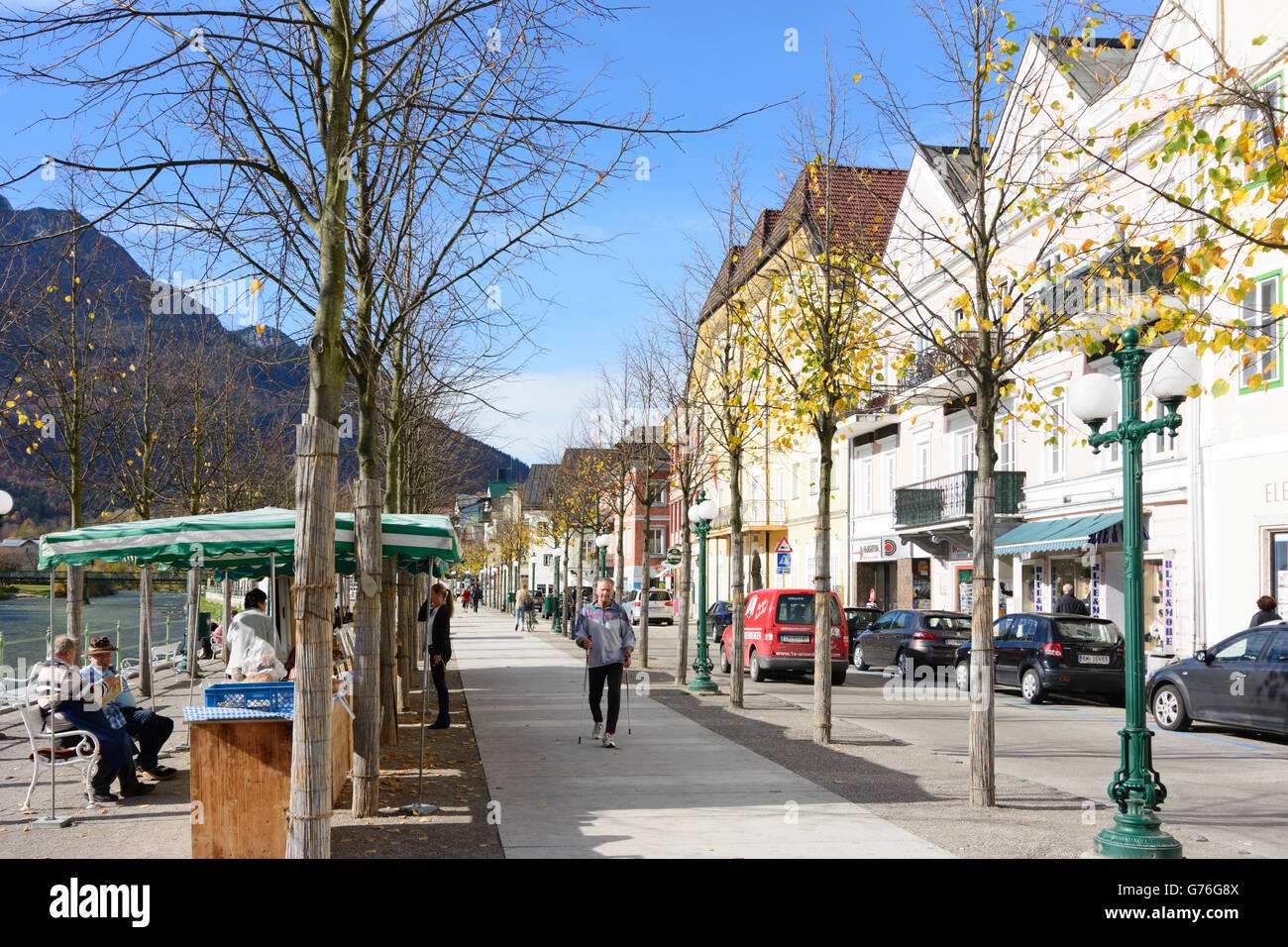 Avec les maisons de l'esplanade de l'ex-traders de sel le long de la rivière Traun, Bad Ischl, Autriche, Niederösterreich, Autriche supérieure, Salzk Banque D'Images