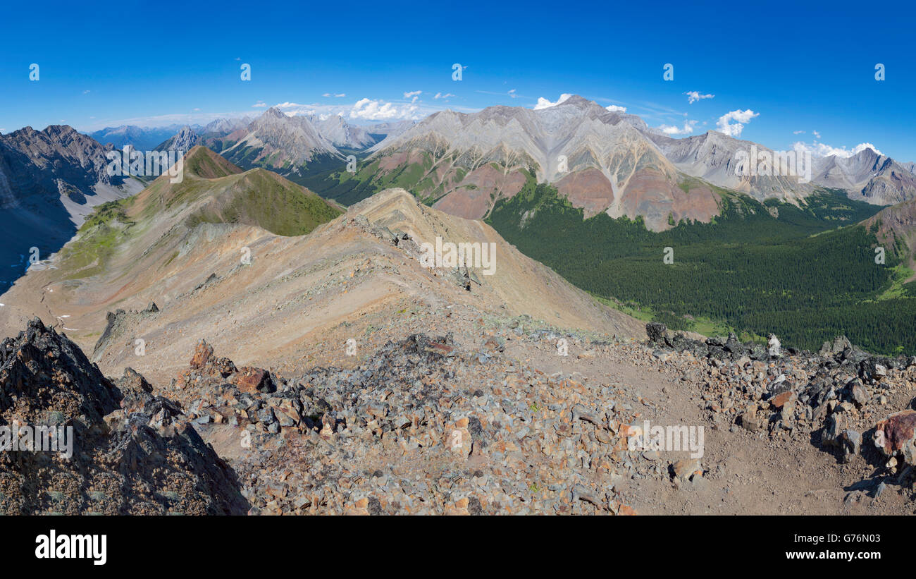 La crête alpine avec des montagnes escarpées des montagnes Rocheuses de l'Alberta Canada Kananaskis Banque D'Images