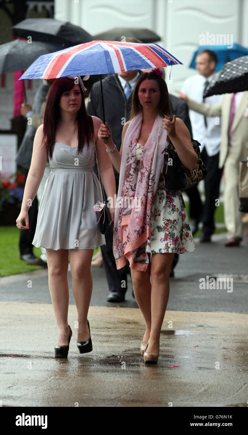 Les courses de chevaux - Le Festival Juillet - Boylesports Mesdames Jour - Newmarket Racecourse Banque D'Images