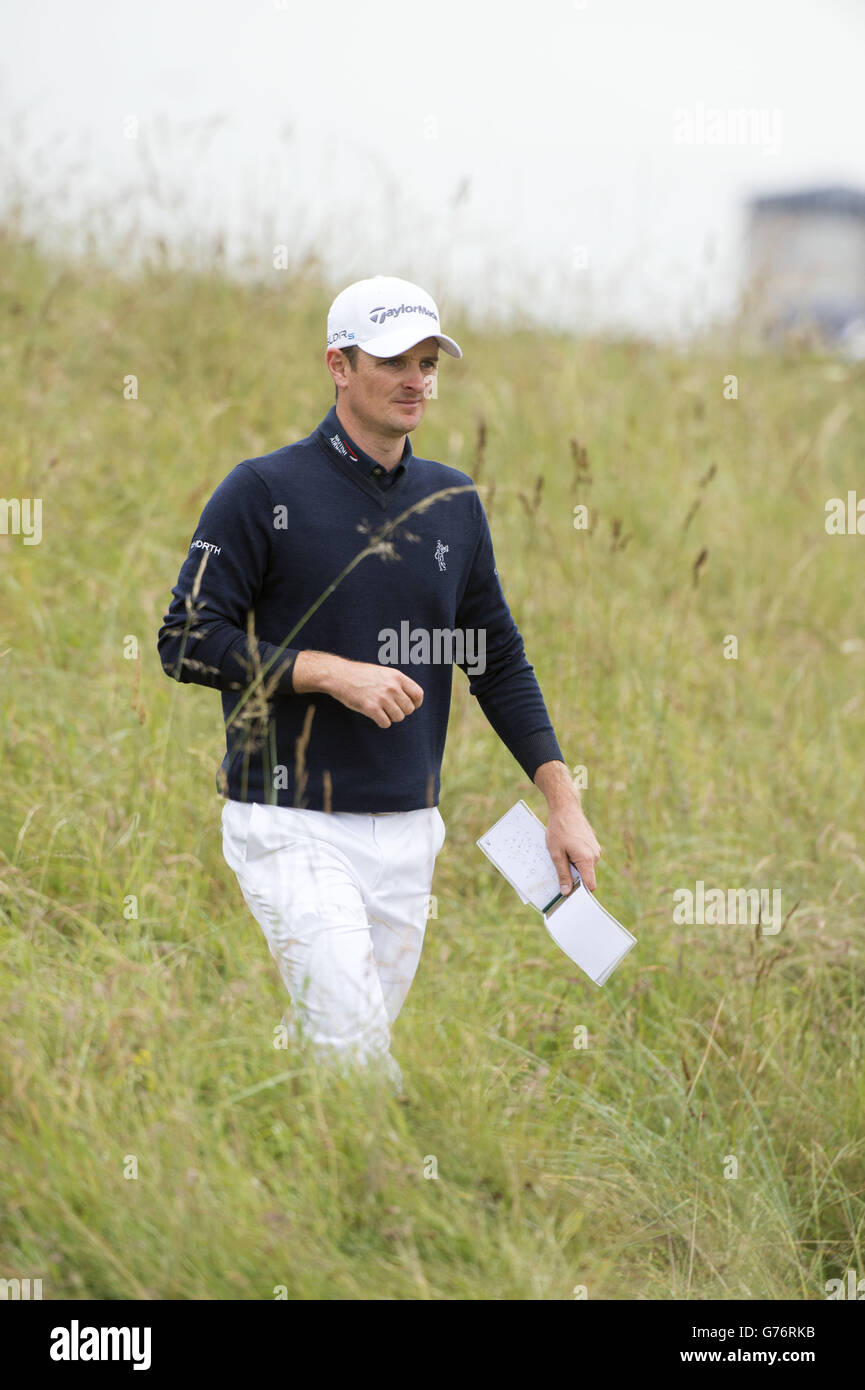 Golf - Aberdeen Asset Management Scottish Open - quatrième jour - Royal Aberdeen.Justin Rose descend le 5ème fairway au cours du quatrième jour de l'Aberdeen Asset Management Scottish Open au Royal Aberdeen, Aberdeen. Banque D'Images