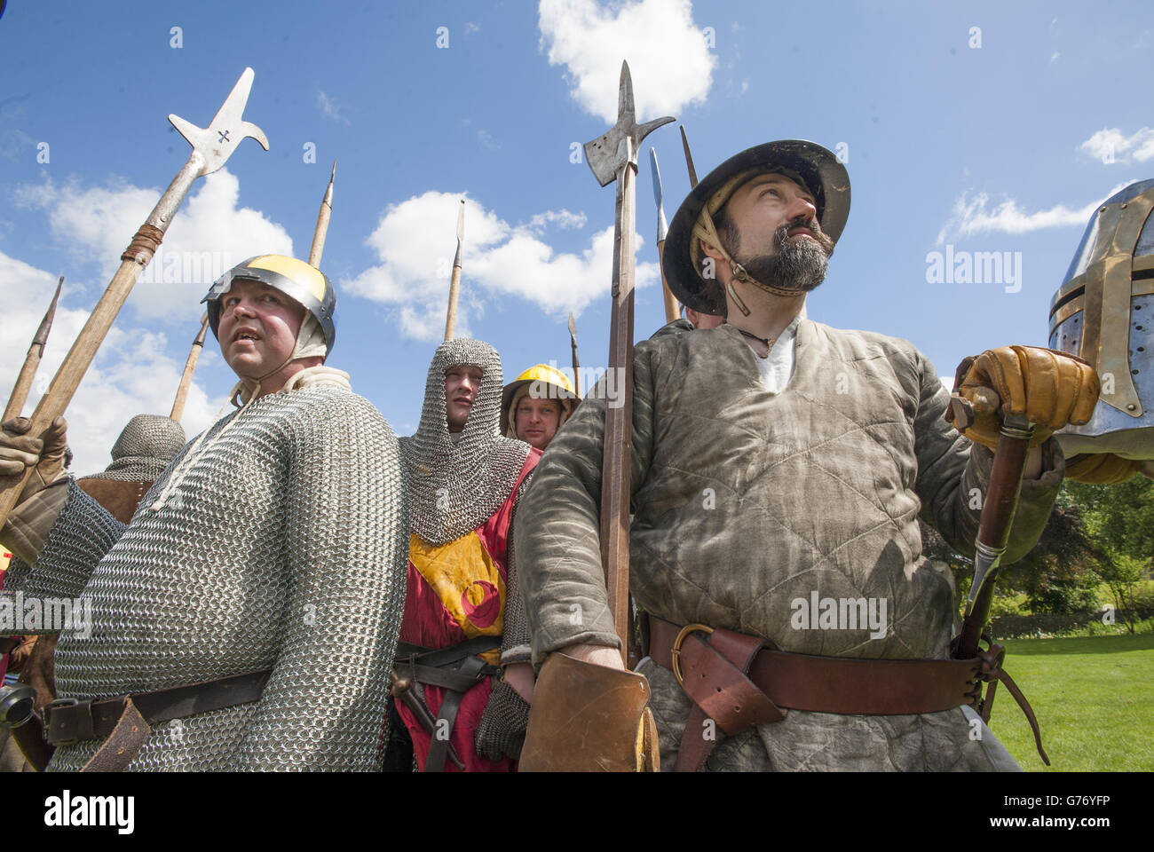 Les chevaliers historiques de Saltyre participent à un tournoi de joutes médiéval annuel dans une tentative d'être couronné champion au palais de Linlithgow, à Linlithgow, Lothian occidental, en Écosse. Banque D'Images