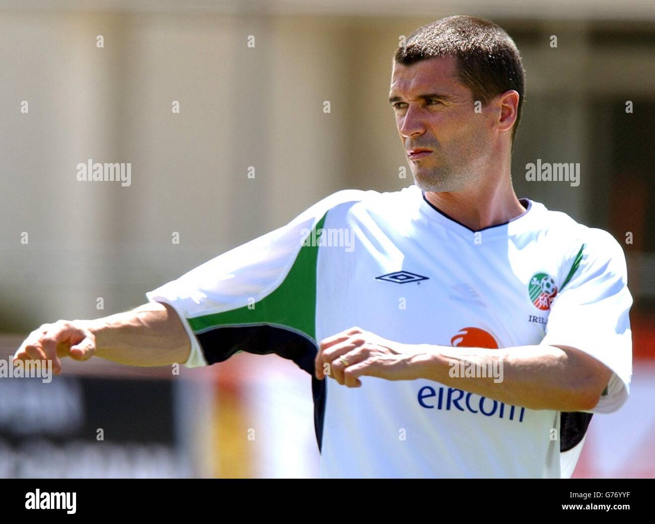 Roy Keane se joint à des exercices d'équipe lors d'une session d'entraînement en République d'Irlande à Saipan, Commonwealth des Mariannes du Nord, alors que l'équipe passe une semaine à s'acclimater avant la coupe du monde au Japon et en Corée. Banque D'Images