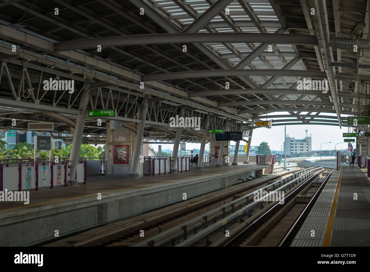 La plate-forme de la station de métro aérien BTS dans la ville de Bangkok, Thaïlande Banque D'Images