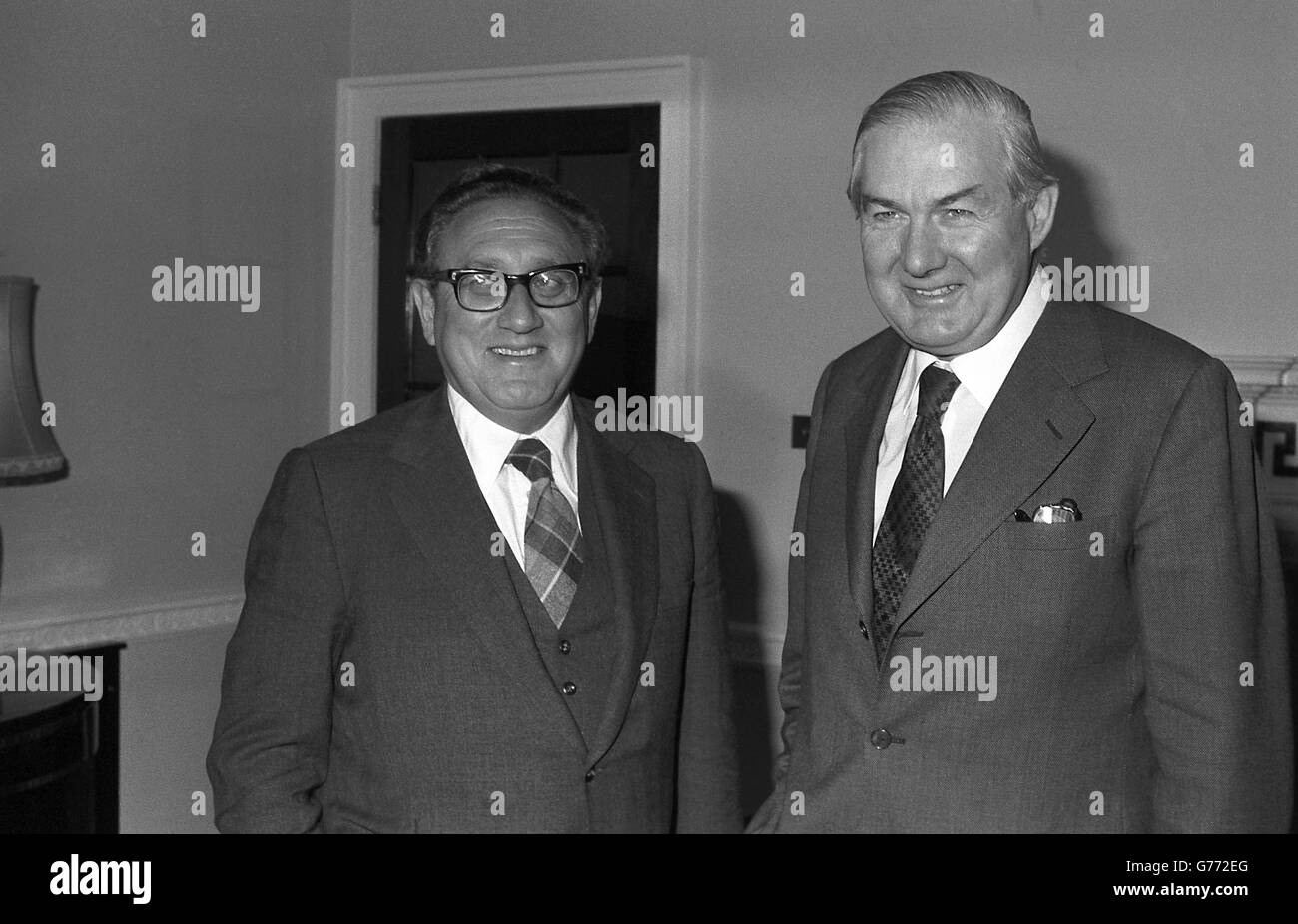 Politique - Le Dr Henry Kissinger avec M. James Callaghan Déjeuner rencontre - Carlton Gardens, Londres Banque D'Images