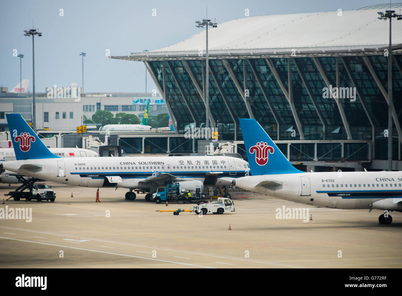 Le sud de la Chine à des avions de l'aéroport de Shanghai Pudong Banque D'Images