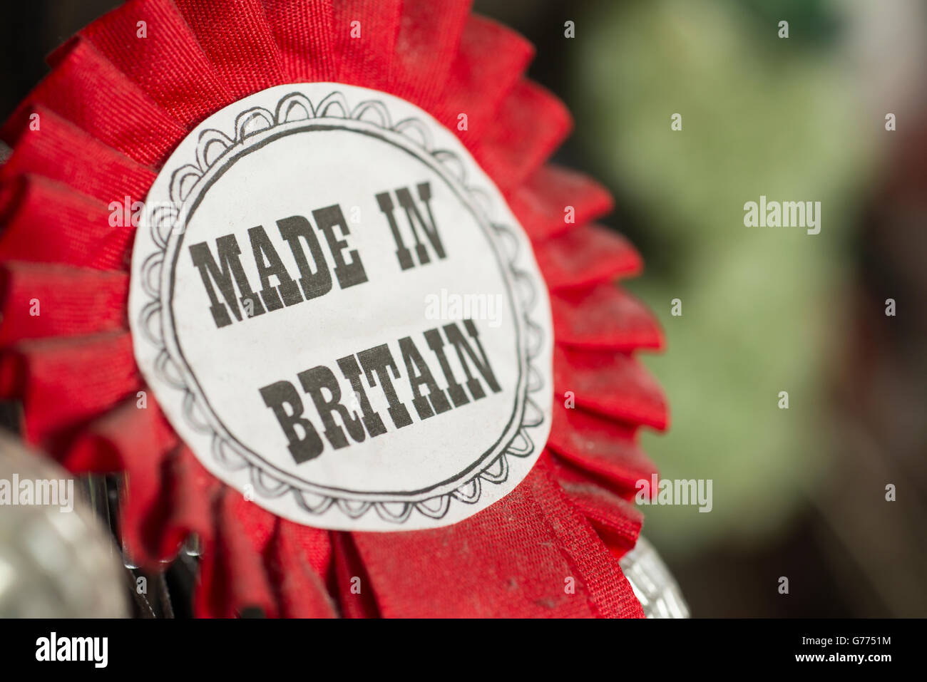 Un ruban rouge avec les mots "made in Britain". Banque D'Images