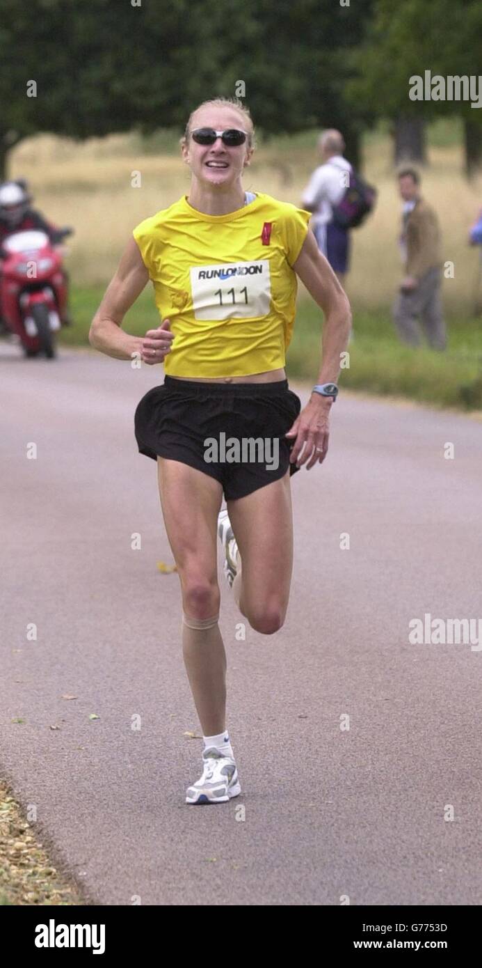 Paula Radcliffe - course Nike 10 km pour femmes.Paula Radcliffe remporte la course Ladies Nike 10 km et enregistre un nouveau record britannique (30:38) à Richmond Park, Londres. Banque D'Images