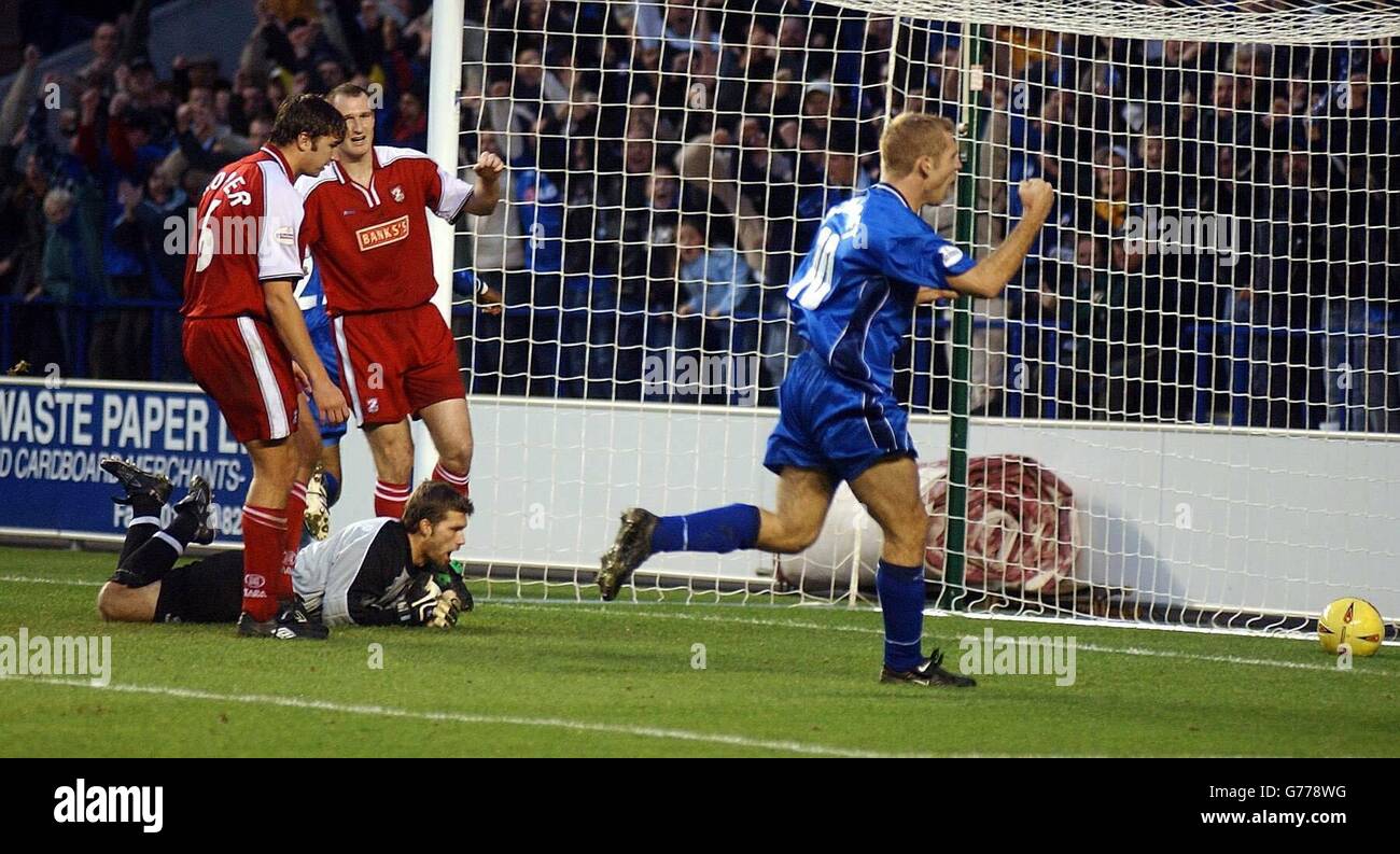 Mathew Heath de Leicester (à l'extrême droite) célèbre son but, le premier marqué contre Walsall, lors de leur match Nationwide Division One au stade Walker de Leicester. PAS D'UTILISATION DU SITE WEB DU CLUB OFFICIEUX. Banque D'Images