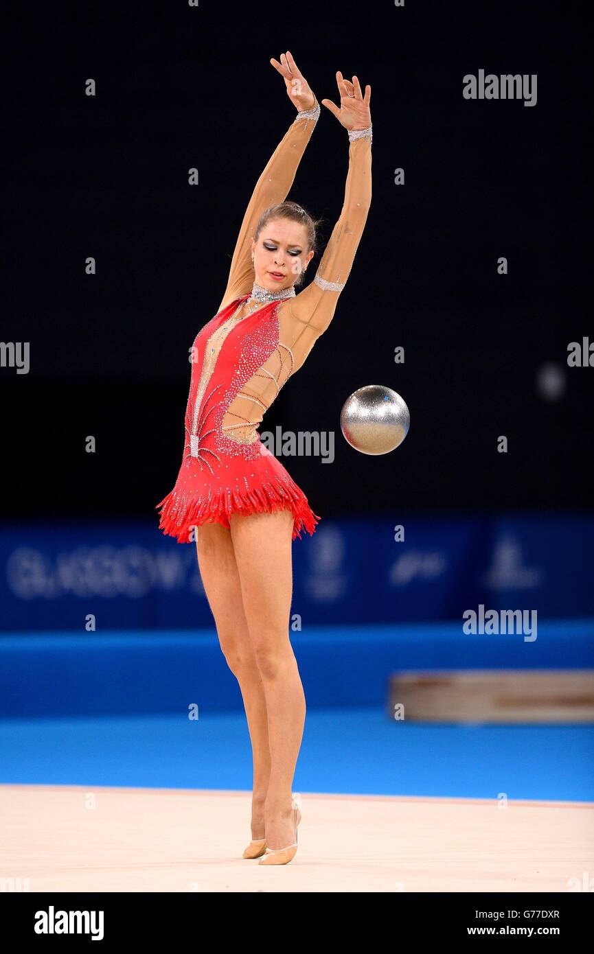 Francesca Jones du pays de Galles lors de la finale de l'équipe de gymnastique rythmique et de la qualification individuelle à l'Hydro SSE lors des Jeux du Commonwealth de 2014 à Glasgow. Banque D'Images