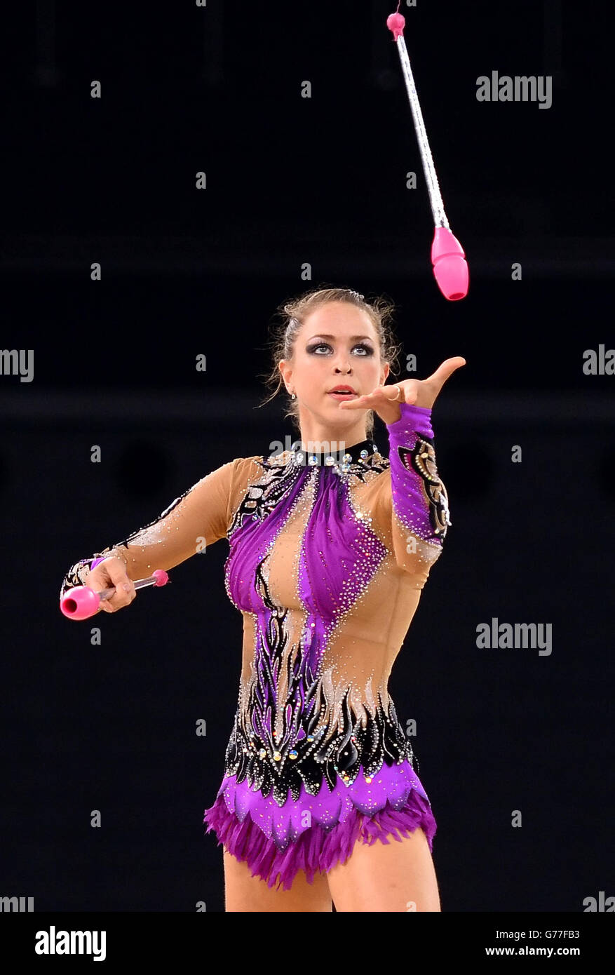 Francesca Jones du pays de Galles participe à la finale de l'équipe de gymnastique rythmique et à la qualification individuelle à SSE Hydro lors des Jeux du Commonwealth de 2014 à Glasgow. Banque D'Images