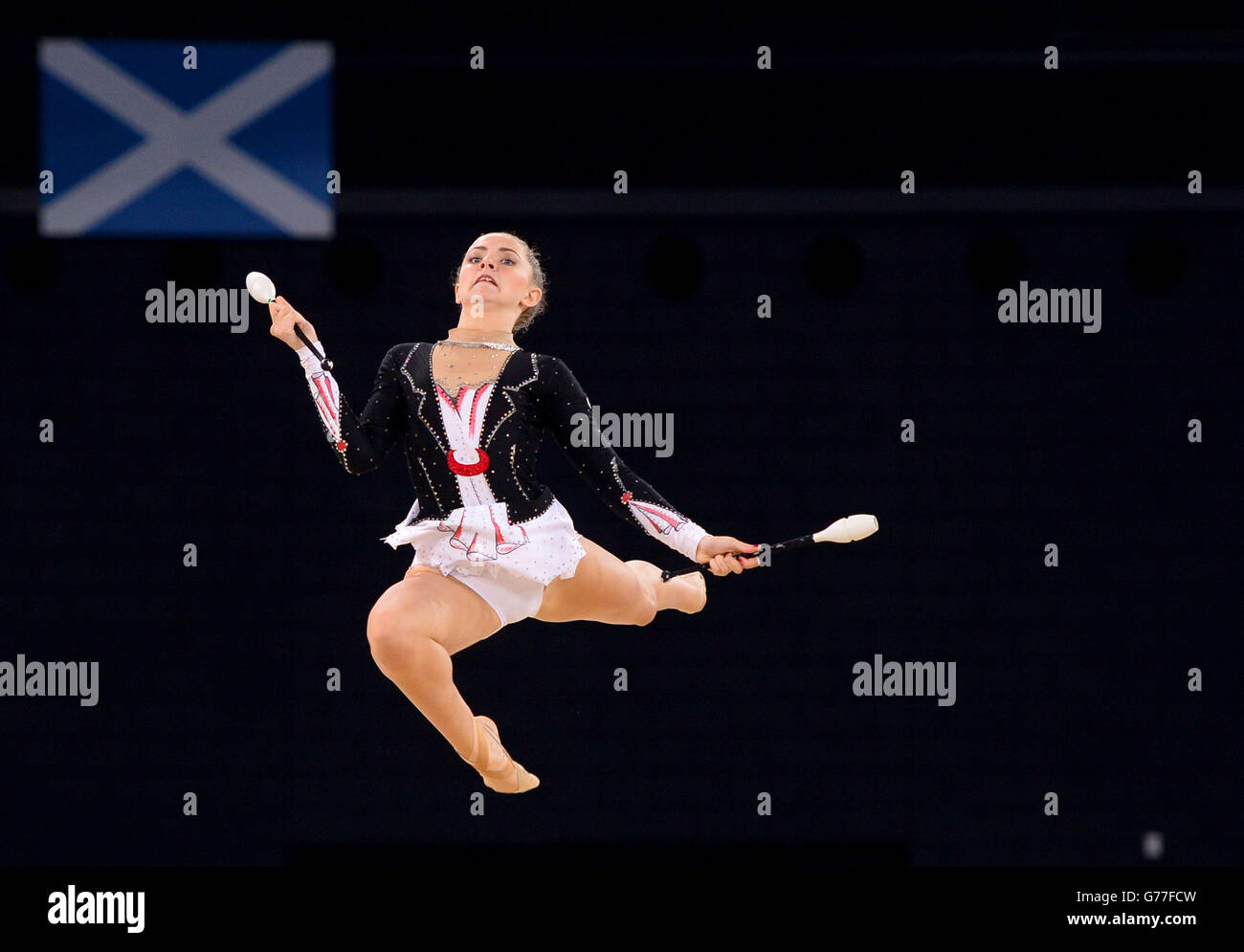 Lauren Brash, en Écosse, participe à la finale de l'équipe de gymnastique rythmique et à la qualification individuelle à SSE Hydro lors des Jeux du Commonwealth de 2014 à Glasgow. Banque D'Images