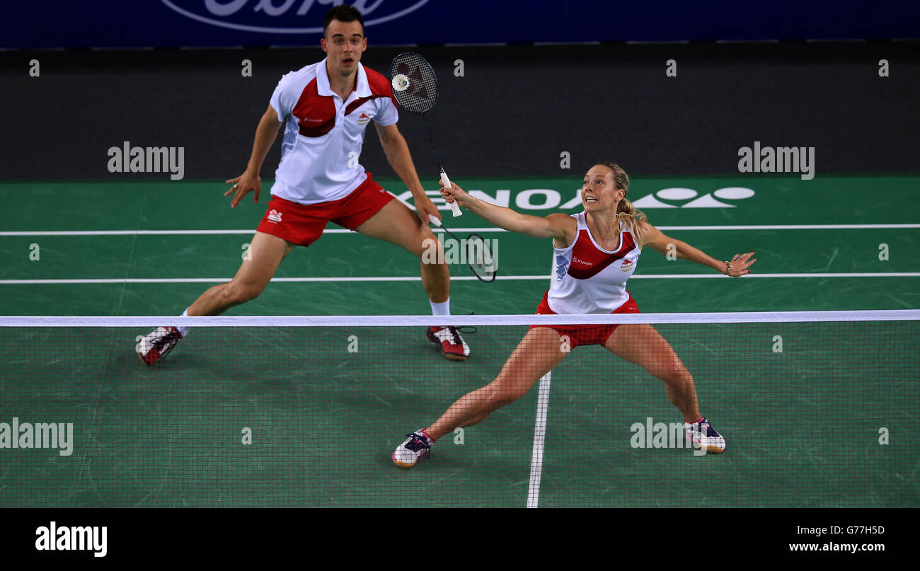 Gabrielle Adcock et Chris Adcock concourent dans le double Badminton mixte dans un événement d'équipe à l'Emirates Arena, pendant les Jeux du Commonwealth 2014 à Glasgow. Banque D'Images