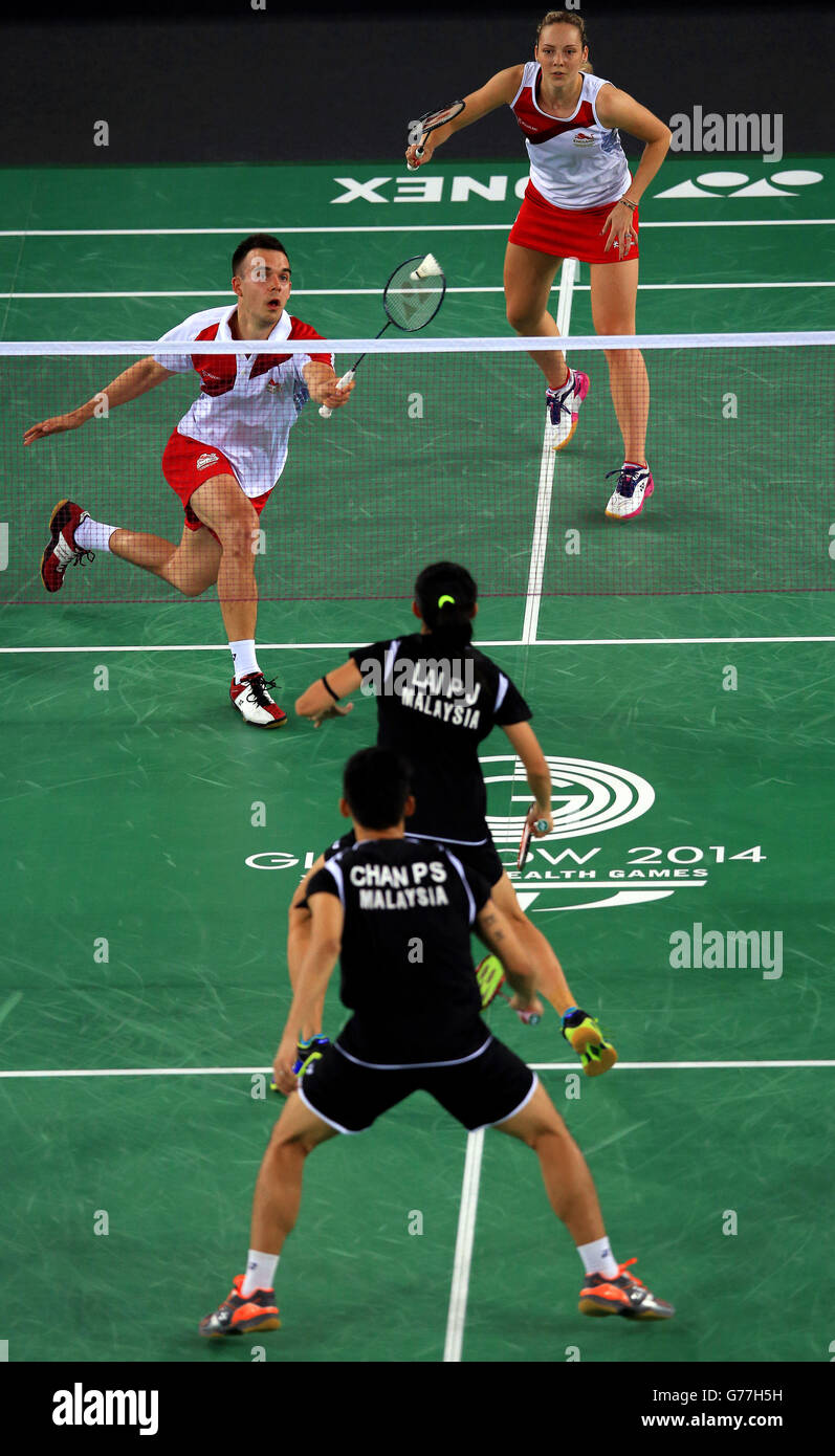 Gabrielle Adcock et Chris Adcock concourent dans le double Badminton mixte dans un événement d'équipe à l'Emirates Arena, pendant les Jeux du Commonwealth 2014 à Glasgow. Banque D'Images