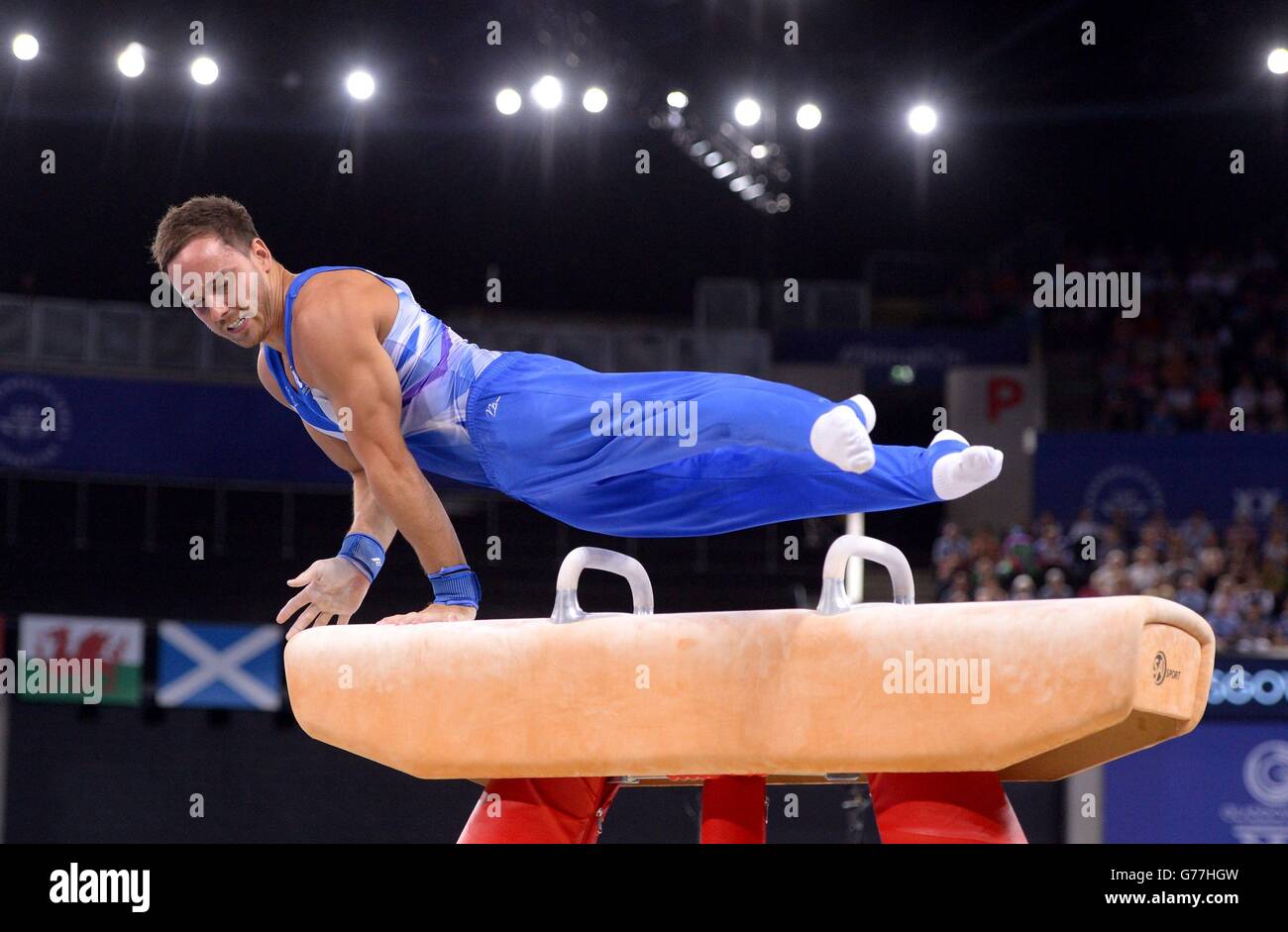 Daniel Keatings, en Écosse, est en compétition sur le cheval Pommel lors de la finale de l'équipe masculine et de la qualification individuelle à la SEE Hydro, lors des Jeux du Commonwealth de 2014 à Glasgow. Banque D'Images