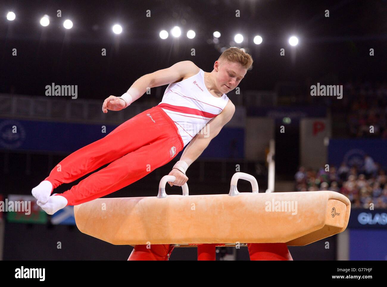 Le Nile Wilson d'Angleterre est en compétition sur le cheval de pommel lors de la finale de l'équipe masculine et de la qualification individuelle à la SEE Hydro, lors des Jeux du Commonwealth de 2014 à Glasgow. Banque D'Images