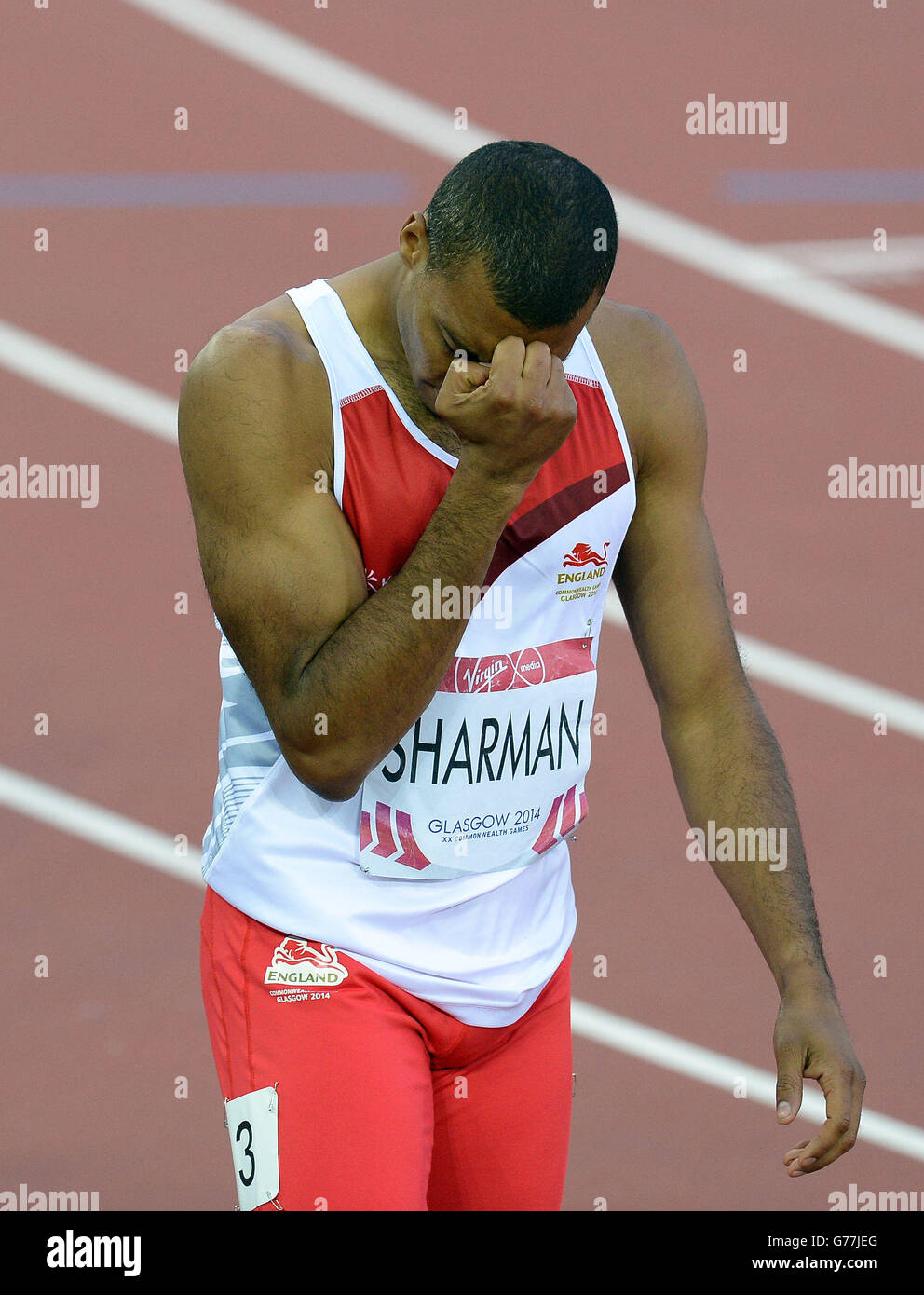 William Sharman d'Angleterre réagit après avoir terminé deuxième à la finale masculine de 110m haies à Hampden Park, pendant les Jeux du Commonwealth de 2014 à Glasgow. Banque D'Images