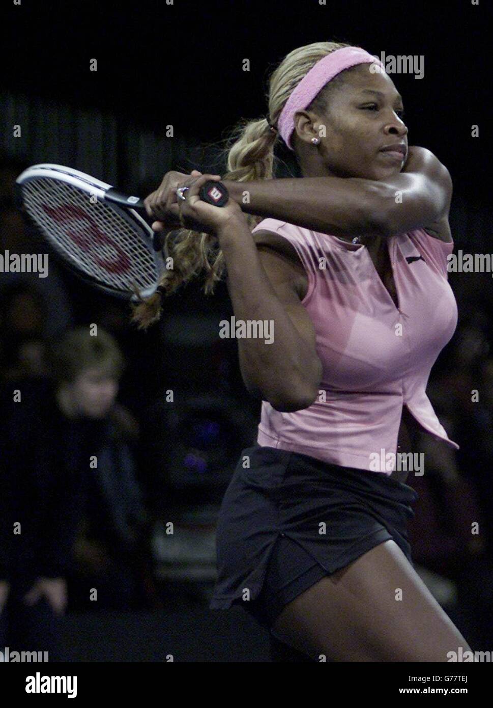 Coupe Collins Serena Williams.Serena Williams retourne le ballon en jouant contre Iva Mazoli le dernier jour de la coupe Collins au RDS à Dublin, Irlande. Banque D'Images