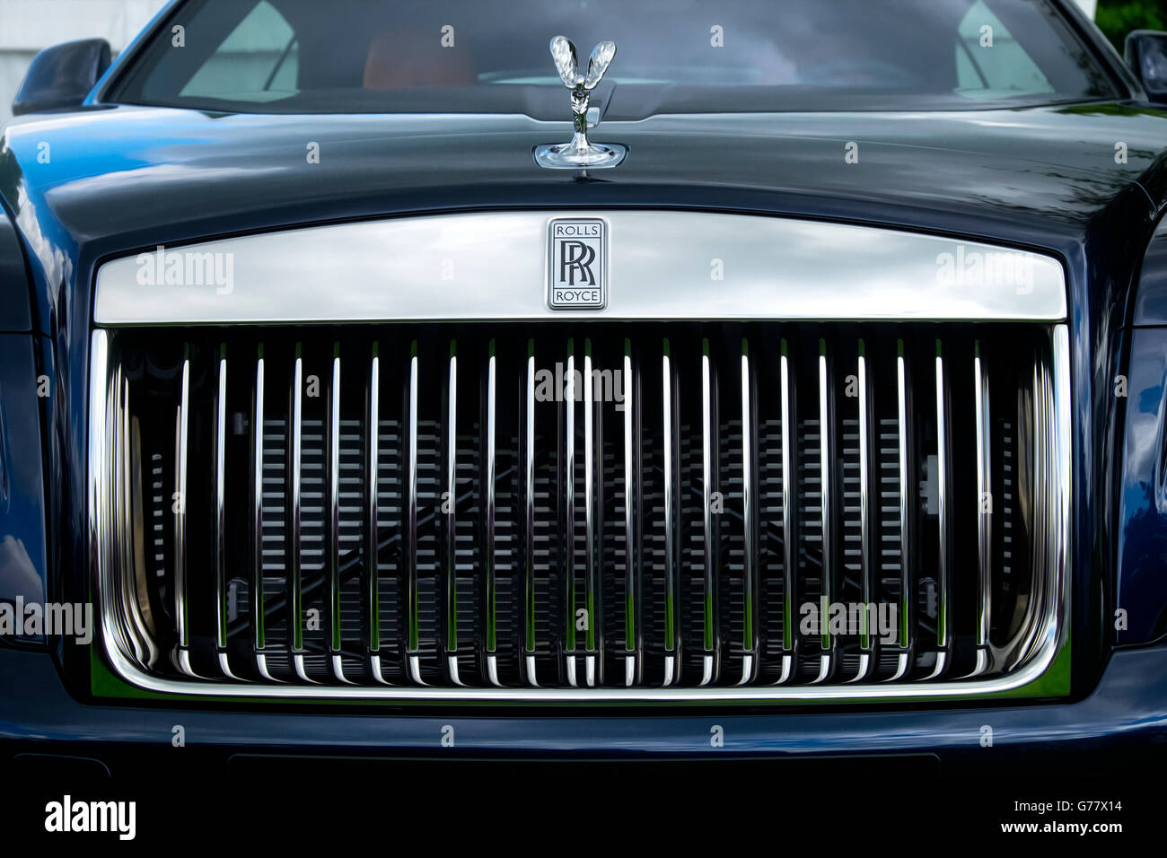 Vue frontale d'un Rolls Royce Wraith avec un subtil effet peinture à l'huile Banque D'Images