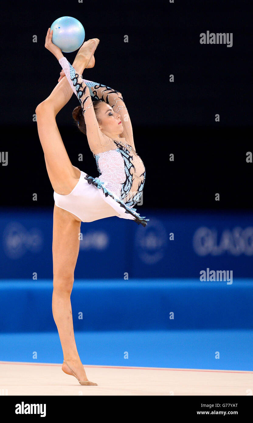 Laura Halford, de l'Angleterre, participe à la finale All Round de gymnastique individuelle rythmique à l'Hydro SSE lors des Jeux du Commonwealth de 2014 à Glasgow. Banque D'Images