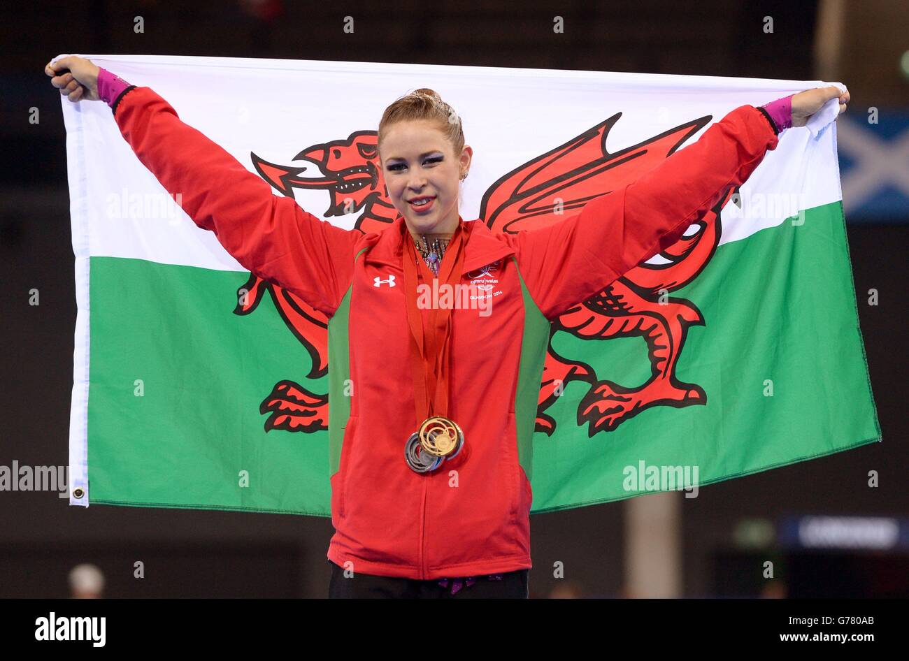 Francesca Jones du pays de Galles avec sa médaille d'or en gymnastique rythmique et trois médailles d'argent, à l'Hydro SSE lors des Jeux du Commonwealth de 2014 à Glasgow. Banque D'Images