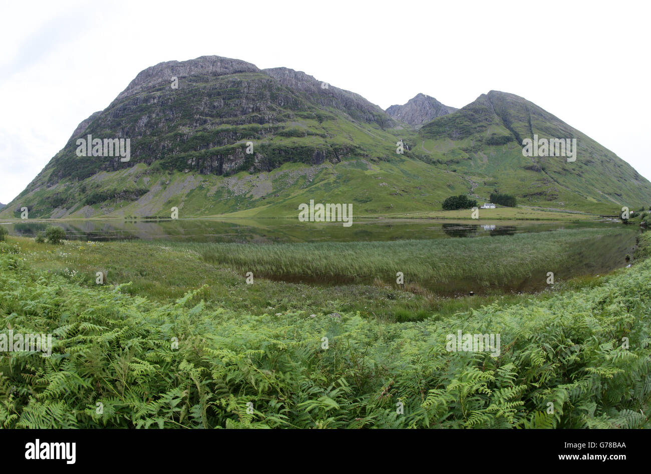 Vue sur le Loch Achtriochtan et la montagne Aonach Dubh à Glencoe, dans les Highlands d'Écosse. APPUYEZ SUR ASSOCIATION photo. Date de la photo: Mardi 15 juillet 2014. Le crédit photo devrait se lire: Yui Mok/PA Wire Banque D'Images