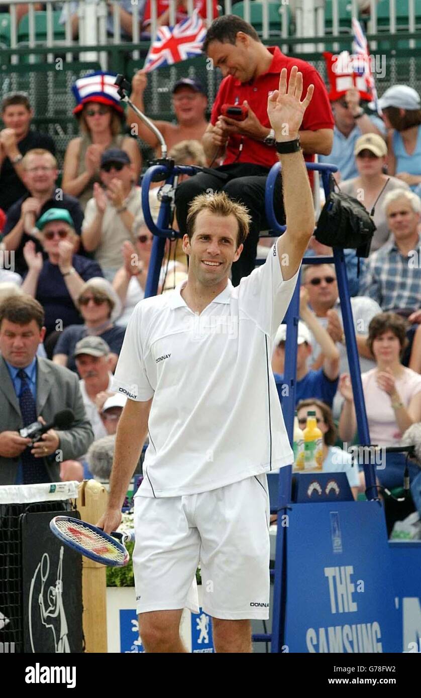 Rusedski v Fish - finale ouverte Samsung.Greg Rusedski de Grande-Bretagne remporte le Samsung Open 6-3,6-2 contre Mardy Fish des États-Unis à Nottingham. Banque D'Images